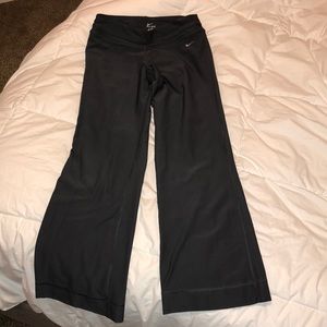 Charcoal gray Nike fitted pants!